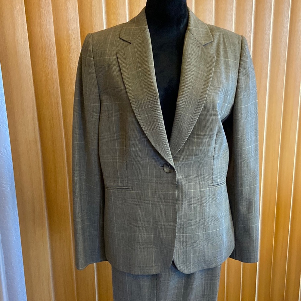 Tahari Arthur Levine Pants Suit
